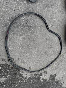 No 15-10-19 Mark X GRX130 G’S Rear Bonnet Rubber