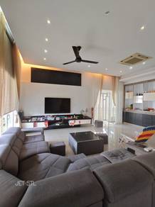 Semi-Detached House For Sale in Setia Alam,SGR