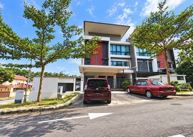 Semi-Detached House For Sale in Shah Alam,SGR