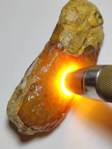 Bongkah Mentah Giok Jadeite Tiga-Warna Ais Burma
