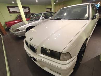 BMW 325i 25i in Georgetown, PNG