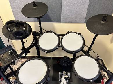 Alesis Nitro Max Drum Kit (2month)