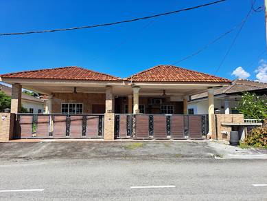 Bungalow House For Sale in Chemor,PRK