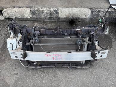 No 20-11-1 Toyota Prius Zvw30 NFL Nosecut Japan
