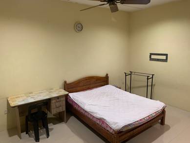 Room in Kota Kemuning, SGR