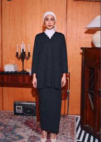 Zaraks The Congkak Woman Scallop kurung set