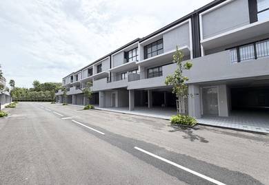 2.5-storey Terraced House For Sale in Seri Kembangan,SGR