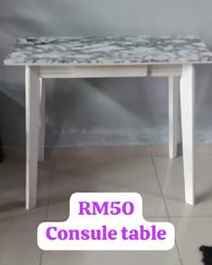 Consule Table