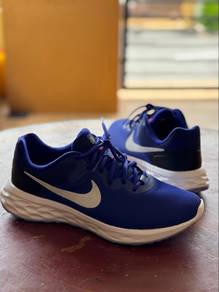 Kasut running NIKE