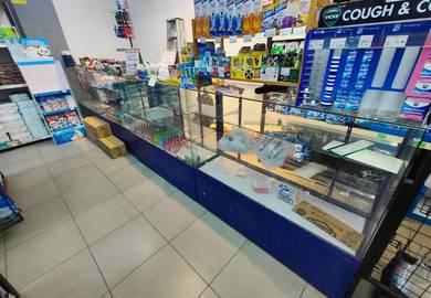 Glass display cabinet 4ft