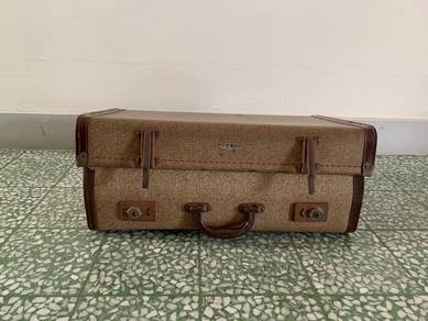 Vintage Wicker Suitcase with Metal Clasps and Hand