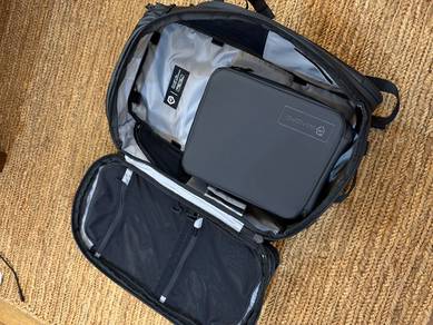 Wandrd 35L camera bagpack like new leica canon