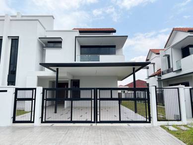 Semi-Detached House For Sale in Shah Alam,SGR