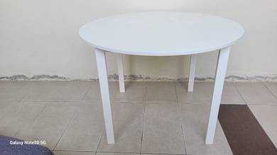 IKEA VIHALS White Round Table
