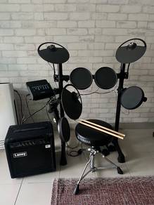 Yamaha DTX400K Electronic Drum Set + Laney RB1 Amp