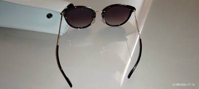burberry glass for her