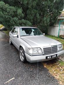 Mercedes Benz 230 in Kota Kemuning, SGR