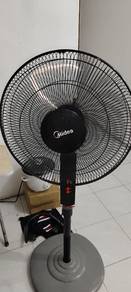 Midea MF-16FS10N / MF-16FS10NS Kipas Lantai 电风扇 / 