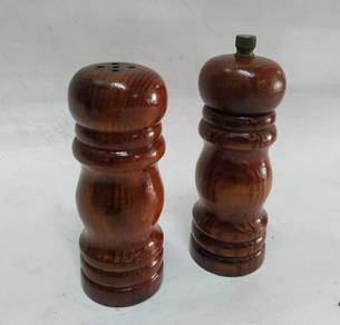 Vintage Pepper Grinder Mill & Salt Shaker / Teak