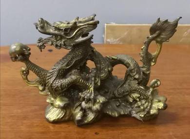 Brass dragon figurine tembaga