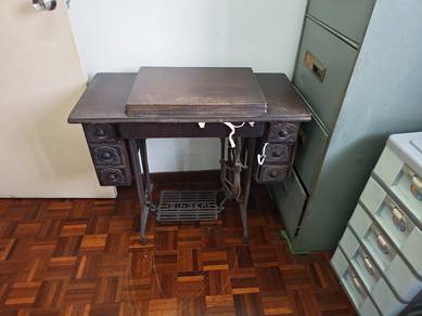 vintage Singer Sewing Machine with table