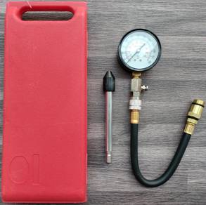 Engine Compression Pressure Gauge Tester 0-300PSI