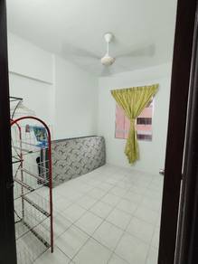 Room in Jelutong, PNG