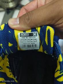 Kasut Sukan Indoor