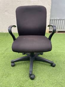 YE64B1 Kerusi Beroda Pejabat Medium Back Chair