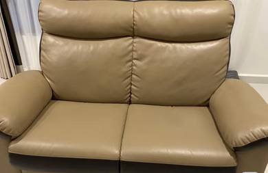 Sofa kulit dijual (Self pickup at JB Bukit Indah)