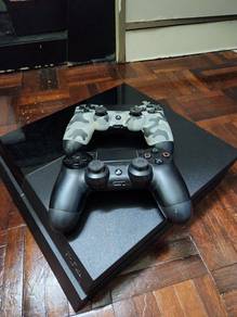 PS4 fat with two controller (limited edition ctlr)