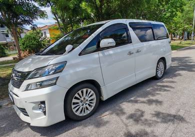 Toyota Vellfire Z in Setia Alam, SGR