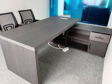 Manager Table with Side Storage