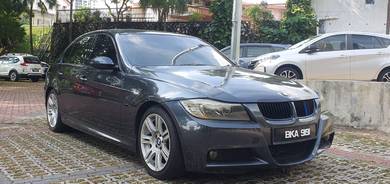 BMW 320i 20i SPORTS in Petaling Jaya, SGR