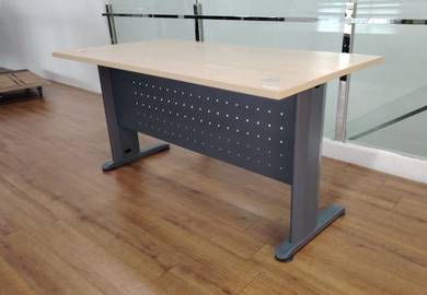 YE73AK Meja Tulis 5ft Metal Leg Writing Table Oak