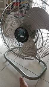 Sona portable fan for sell still new