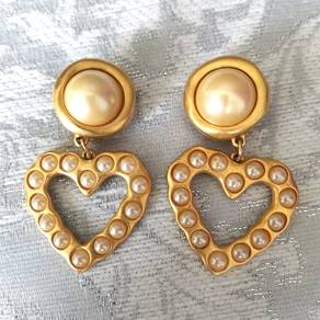 Authentic GIVENCHY Vintage Faux Pearl Heart Drop