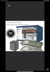 Electrolux Vacuum Pump w air- tight containers