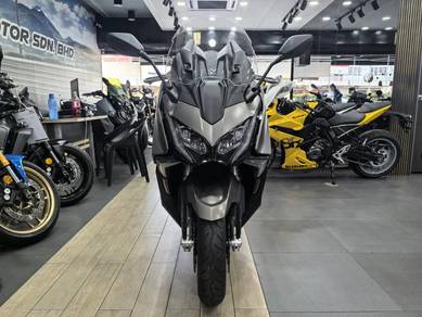 Kymco AK 550