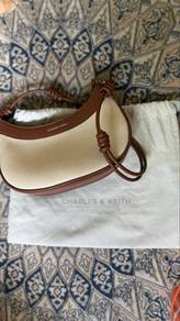 BEG VIRAL Charles & Keith