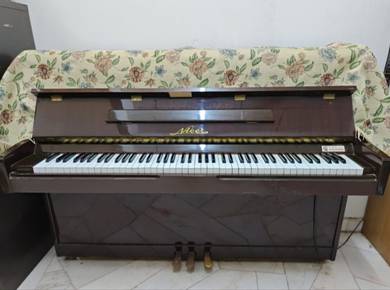 Nieer Traditional Piano
Size: 106cm x 148cm x 58cm