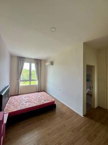 Condominium For Sale in The Fifth Ryegates