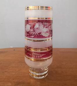 3501 Crystal etched floral maroon gold vase