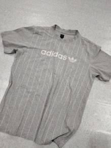 Bju Adidas kelabu sz M