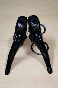 Shimano 105 R7000 shifter pair.