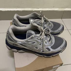 LIKE A NEW! ASICS GEL-NYC in pure sliver/midnight