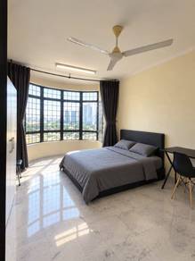 Condominium For Rent in Endah Regal