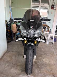 Aprilia Tuono V4