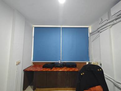 Blackout roller blind