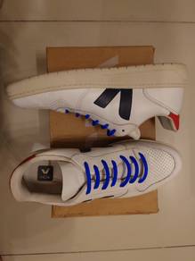 Veja V-10 Leather